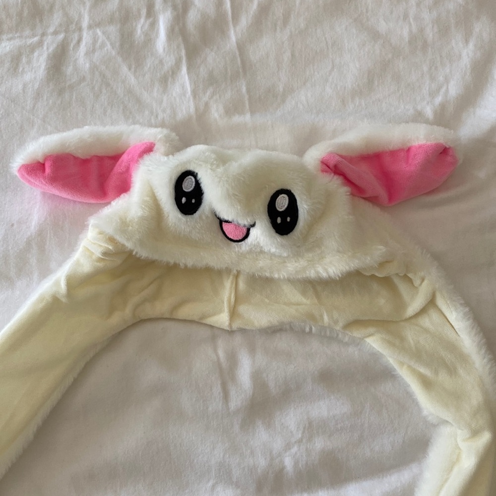 Super cute bunny hat. Wish I had an excuse to keep it.